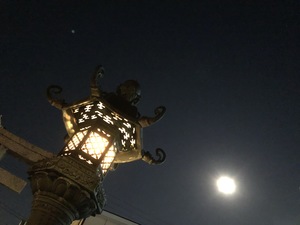 月夜と灯籠